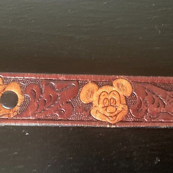 Vintage Disney Embossed Leather Belt With Characters - 28" Long 1" Wide - Picture 6 of 11
